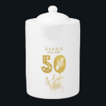 Guld 50 och Fab-Tekannan<br><div class="desc">50 och Fab dekorativ kalligrafi designad i guld och faux glitter. Anpassa enkelt namn och ett meddelande så att du kan göra en fantastisk födelsedagspresent och hålla dig till den speciella personen.</div>