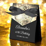 Guld 60:e Födelsedagsfesten 70:s Disco Boll Presentaskar<br><div class="desc">Öka din 60-årsdag med vår favoritruta för Disco Boll, Guld 70, designad för att lägga till en popo på färg och återge flair till party. Den här förmånslådan är perfekten som komplement till en discotemed bash eller till vilken händelse som helst där du vill ge en aning av nostalgi på...</div>