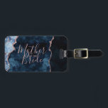 Guld-agate Budens mamma Bagagebricka<br><div class="desc">Marble Agate Gilded Geode Design,  med Modern och skript typsnitt,  med guldfärgen Navy Blue & Ro. Trendig och Chic Bröllop Budens mamma bagagetapp! ~ Kolla min butik för att se hela bröllop-svit för den här designen!</div>