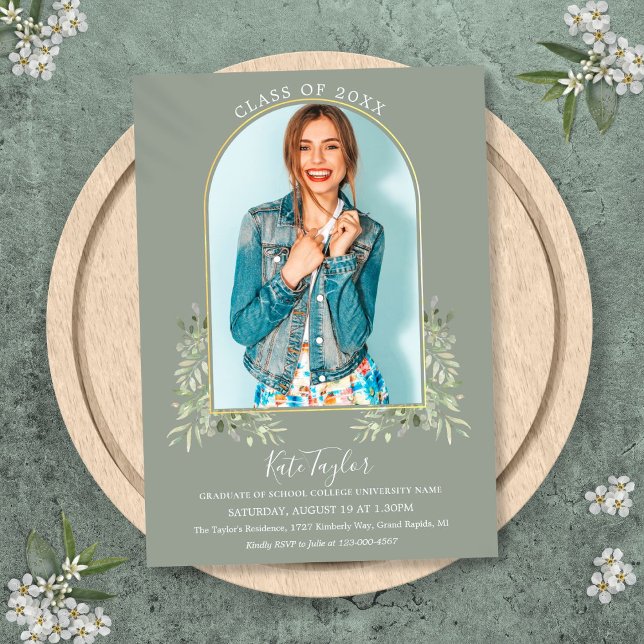 Guld Arch Photo Sage Grönt Foliage Studenten Inbjudningar (Gold Arch Photo Sage Green Foliage Graduation Invitation)