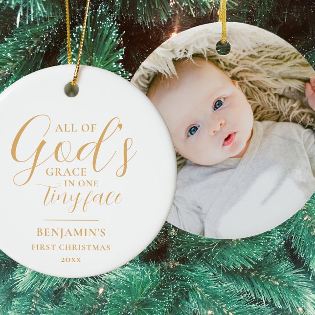 Guld Baby: Första julen i Religiösan jul Julgransprydnad Keramik (Religious Baby's First Christmas ornament with a simple, minimalist, gold and white design)