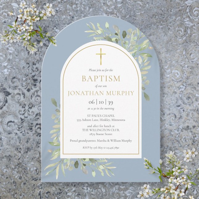 Guld Båg Grönska Dammig Blå Pojke Dop  Inbjudningar (Gold Arch Greenery Dusty Blue Boy Baptism Invitation)
