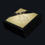 Guld Black 50:e Bröllop-årsdagen Minnesask<br><div class="desc">En Digitalbcon Bilder Design med temat elegant guld och svart färg i kombination med elegant 50-årsdagen för inslag i den här femtionde Bröllop-årsjubilésboxen "Guld Black 50-årsdagen" för Bröllop. Denna elegant och attraktiva design är komplett med anpassadets textbrev som gör detta till ett verkligt minnesvärt tillägg till er årsdag firande. FULLGÖR...</div>