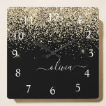 Guld Black Glitter Skriptskript, Monogram Girly Na Fyrkantig Klocka<br><div class="desc">Monogram Namn Clock för Guld och Svarta Gnistran Glitter. Det gör perfekten söt 16-årsjubileum,  bröllop,  möhippa,  årsdag,  babydusch eller bachelorette-fest för någon som glam lyxen och chic stilar i kärlek.</div>