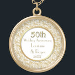 Guld Blommigt Elegance 50 Bröllop-årsdagen Guldpläterat Halsband<br><div class="desc">Grymt guld och vit femtionde Bröllop-årsdag Necklace med detaljerad guld blommigt snöre över vitt gräns och vitt centrum med guld cirkel accent. Anpassa namn och datumtexten med din information. Matchande jubileumsinbjudningar,  prydnadsbjudanden och annat i min butik.</div>