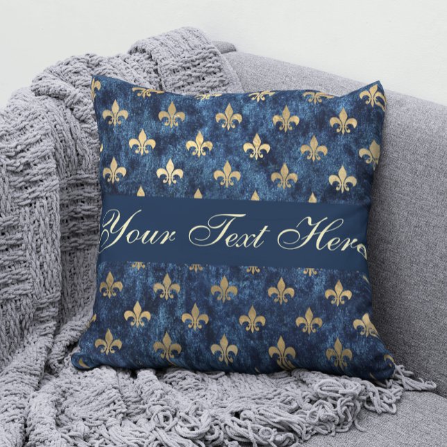 Guld Blue Fleur De Lis lägger till texten Dekorati Kudde (Skapare uppladdad)