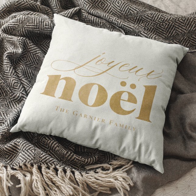 Guld burlap joyeux noël Anpassningsbar Efternamn j Kudde (Faux gold burlap joyeux noël Custom Name Christmas Throw Pillow)