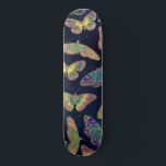 Guld Butterflies Glitter Watercolor Mönster Mini Skateboard Bräda 18,5 Cm<br><div class="desc">Denna konst och moderna mönster är perfekt för snyggten och trendiget. Den har en handmålad blå, nyfärgad grönt, gult, grönt och lila vattenfärgsfjäril mönster med faux tryckta glatt konturer från guld glitter på ovansidan av en mörk med blå vattenfärgsbakgrund. Det är elegant, söt, chic, konstnärlig och söt. ***VIKTIG DESIGN-ANMÄRKNING: Om...</div>