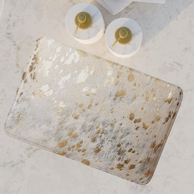Guld Cowhide Print Metallic Badrumsmatta (Gold Cowhide Print Metallic Bath Mat, a luxury elegant and modern design for a classy chic bathroom)