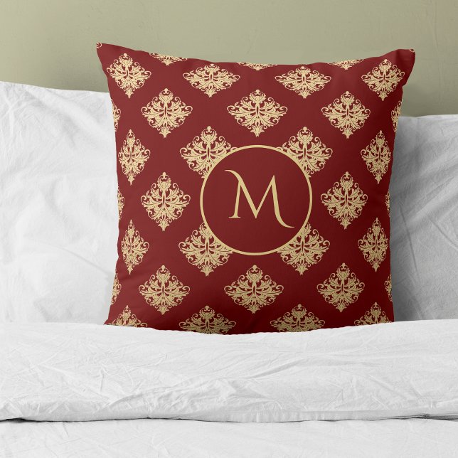 Guld Damask Pattern Monogram på Red Kudde (Skapare uppladdad)
