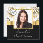 Guld- damastast fotomallsweet sixteen inbjudningar<br><div class="desc">Personifiera lätt denna chic sofistikerade svart, vit, och guldvintagedamast och sweet sixteenfödelsedagsfestinbjudan med din egna beställnings- textmallar och moderna instagram eller annat kameratelefonfoto, till mallen, annat foto dimensionerar kan passformen men kan behöva att skräddarsy för att justera. Gör en riktigt unik personlig inbjudan för dina speciella sextonde födelsedagsfestfiranden för döttrar....</div>