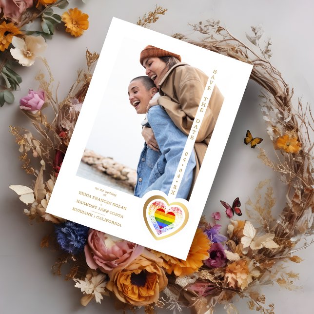 Guld Effect Pride Rainbow Heart Lesbisk Gay Photo Spara Datumet (Golden Effect Pride Rainbow Heart Lesbian Gay Photo Save the Date with Envelope.)