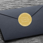 Guld Elegant bröllop Returadress Runt Klistermärke<br><div class="desc">Elegant med namn och returadress.</div>