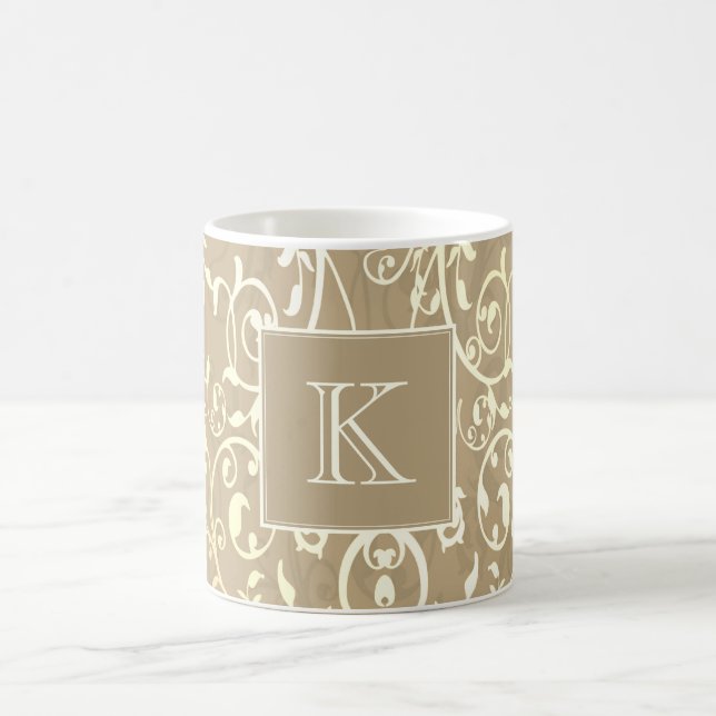 Guld Elegant Flourish Monogram Mugg (Center)
