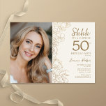 Guld Elegant Surprise Photo 50 Birthday Inbjudningar<br><div class="desc">Blommigt guld kräm överraskar 50 födelsedagsfest inbjudan med ditt foto på kortets framsida. Elegantens moderna utformning med botaniska konturaccenter för teckning och typsnitt för typgrafiska skript. Enkel inbjudan-kortsperfekt för trendig för en snyggt kvinna på dagen firande. Kan anpassas till vilken ålder som helst. Skrivna Zazzle-inbjudningar eller digital utskrivbar mall för...</div>