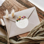 Guld Feather Boho Blommigt Tack Wedding Favor Runt Klistermärke<br><div class="desc">Den här guld-luddbohos-blommigten minimalistiskt tack för ditt bröllop är perfekt för ett orusbart bröllop. Utformningen har handmålade bruna fjädrar, boho-gult, vit, lila, rosa, , burgundblommor och blåbär som är snyggt placerade i vackra buketter. Gör etiketten egen genom att inkludera namn, händelsen (om tillämpligt) och datum. De här klistermärkena kan ge...</div>