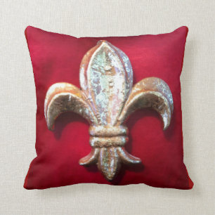 Guld- Fleur-de-lis mot mörk - rött slipat Kudde