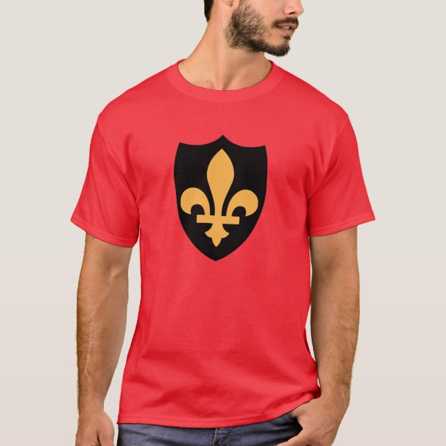 Guld Fleur De Lis on Black Shield T-shirt (Framsida)