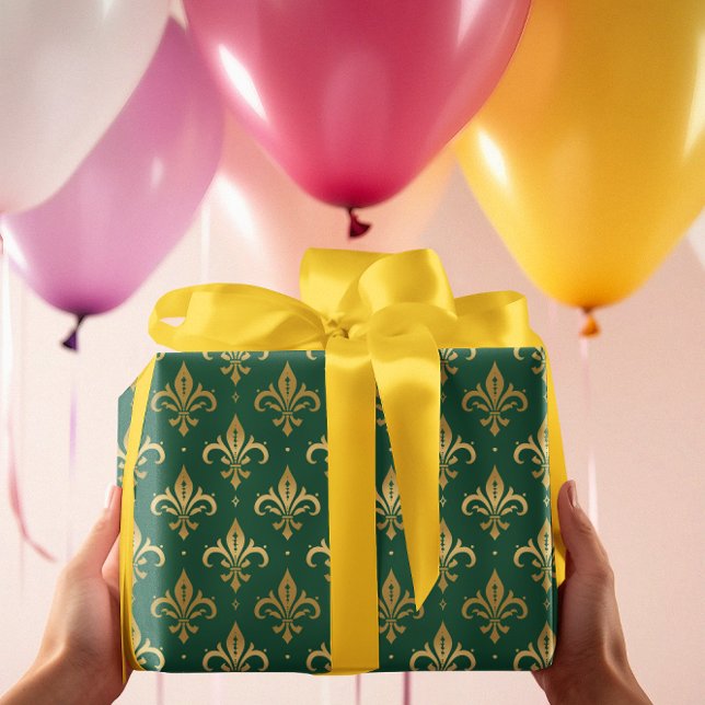 Guld fleur-de-lis sömlös mönster på grönten presentpapper (Skapare uppladdad)