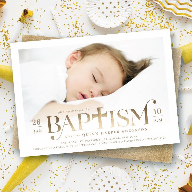 Guld Folie Modern Fet Kors Stilig Dop Foto Inbjudningar (Faux Gold Foil Modern Classic Bold Cross Stylish Baptism Photo Invitation @ fat_fa_tin)