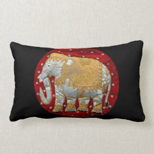Guld- förskönad indisk elefant som är röd och lumbarkudde