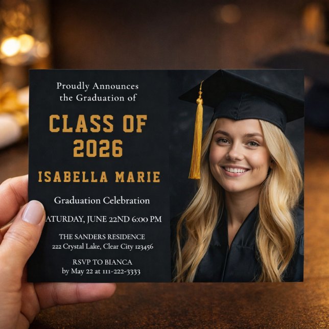 Guld Foto Examenkungörelse 2026 Inbjudningar (Elegant black and gold photo graduation announcement with modern timeless layout)