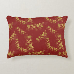 Guld Gingko Balboa Löv på Mörk Red Background Prydnadskudde