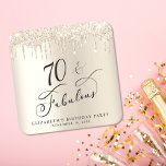 Guld Glitter 70:e Födelsedagsfesten Underlägg Papper Kvadrat<br><div class="desc">Chicens anpassningsbar 70:e födelsedagsfesten underlägg med "70 & Fabulous" i ett kalligrafiskt skript,  en guld-faux-folie och droppande guld faux glitter. Perfekt för bord-dekanter att gästerna kan ta hem som en förmån för souvenir-partiet.</div>