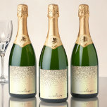 Guld Glitter Girly Luxury Modern Monogram Namn<br><div class="desc">Guld Faux Foil Metallic Gnistra Glitter Brushed Metall Monogram Namn mousserande vin mousserande Vin Flaska-etikett. Detta gör perfekten söt 16 (mousserande äppeljuice) födelsedag,  bröllop,  möhippa,  årsdag,  nytt år kväll,  babydusch eller bachelorettpartiets gåva till någon som glam lyx och chic stilar.</div>