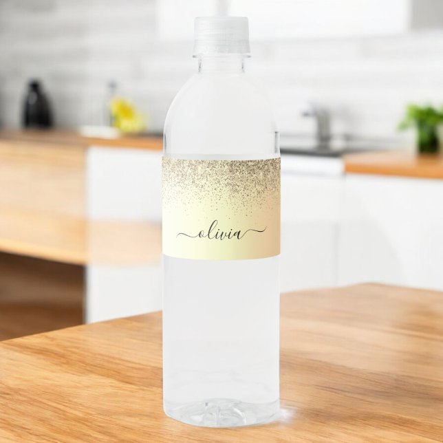 Guld Glitter Girly Luxury Modern Monogram Namn Vattenflaskor Etikett (Skapare uppladdad)