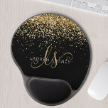 Guld Glitter Glam Monogram Namn Gel Musmatta<br><div class="desc">Glam Guld Glitter Elegant Monogram Gel Mouse Pad. Anpassa enkelt den här musmattan med chic i trendig som har elegant guld-mousserande glitter mot svart bakgrund. Designen har ditt handskrivna skriptmonogram med söt-snurrar och ditt namn.</div>