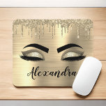 Guld Glitter Gnistra Eyelash Monogram Namn Musmatta<br><div class="desc">Guld Faux Foil Metallic Gnistra Glitter Brushed Metall Monogram Namn och initial Eyelash (Lash),  Eyelash Extensions och Ögon Computer Mousepad (musknapp). Utformningen gör perfekten söt 16-årsjubileum,  bröllop,  möhippa,  årsdag,  babydusch eller bachelorette-festgåva till någon som tittar för ett trendig coola stil.</div>
