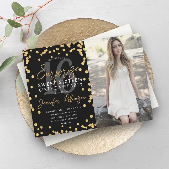 Guld Glitter Konfetti Fotoöverraskningssötare 16 Inbjudningar (Gold Glitter Confetti Photo Surprise Sweet 16 Invitation)