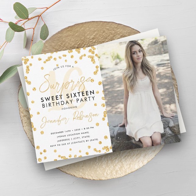 Guld Glitter Konfetti Fotoöverraskningssötare 16 Inbjudningar (Gold Glitter Confetti Photo Surprise Sweet 16 Invitation)