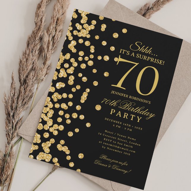 Guld Glitter Överraskning 70-årsdag Svart Inbjudningar (Gold Glitter Surprise 70th Birthday Black Invitation)