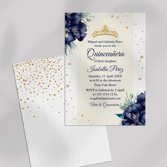 Guld Glitter Tiara Royal Blue Blommigt Quinceanera Inbjudningar (Gold Glitter Tiara Royal Blue Floral Quinceanera Invitation on off-white background)