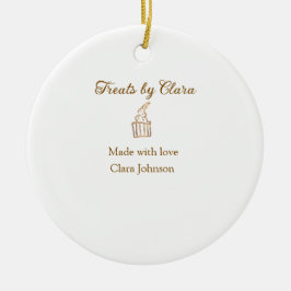 Guld gnistra behandlar bakverk som tillverkats med julgransprydnad keramik