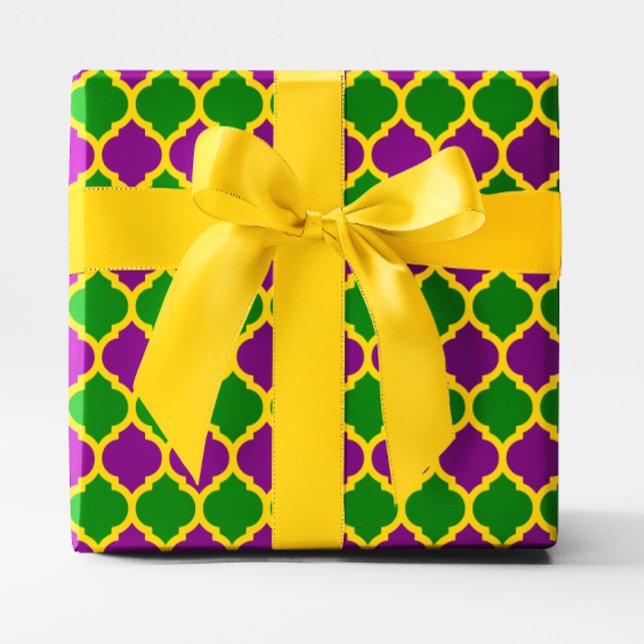 Guld Grönt och Lila Mardi Gras Quatrefoil Presentpapper (Gold Green and Purple Mardi Gras Quatrefoil Wrapping Paper)