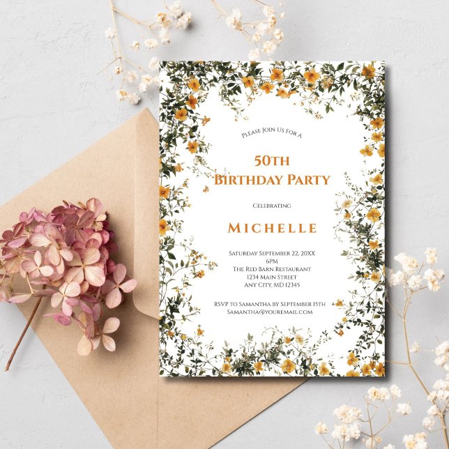 Guld Gult Vattenfärgsfärgad Blommigt Grönt 50:e fö Inbjudningar (Gold yellow watercolor florals greenery botanicals 50th birthday party invitation for her. )