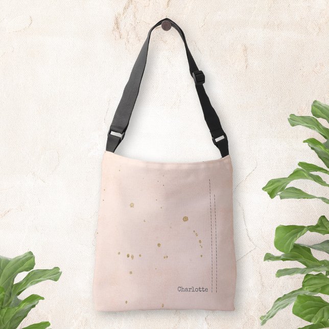 Guld håller sig borta från minimalistisk mjuk past axelväska (Gold Stains Grunge Minimalist Soft Pastel Pink Crossbody Bag ©Susanne Sachers - Sunny Mind Design 🌞)