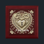 Guld Heart Lock Minnesask<br><div class="desc">Guld Heart Lock Gift Box efter ArtMuvz Illustration. Anpassa matchande t-shirt, romantiska kläder, bröllopsgåvor. Valentines day gåvor och kläder. Observera att Lock inte är verkligt, lås är en illustration. OM DU VILL PERSONALISERA lägger du till ditt namn eller lägger till text i stället. Få redo till Valentines day med våra...</div>