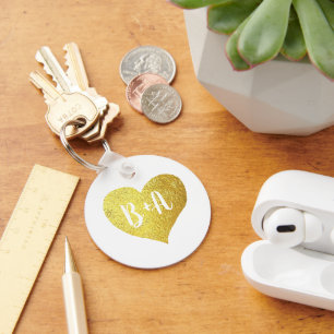 Guld Kärlek Heart med Bride & Groom Initialer Nyckelring