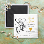 Guld Kärlek Heart Spara datum Magnet<br><div class="desc">Det här söt spara datum magneter har ett skript för elegant och ett söt guld kärlek-hjärta som belyser ditt speciella datum. Designad av Thisisnotme©</div>