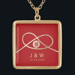 Guld Knot Union Dubbla Happity China Bröllop Guldpläterat Halsband<br><div class="desc">Modern minimalistisk dubbla lycka, utan union, kärlek och giftermål i rött och guld. Dubblans lycka är en klassisk och nyttig symbol som används i alla kinesiska, orientaliska och asiatiska bröllop. Designad av tjock*fa*tin. Enkel att anpassa med egen text, bild eller bild. Kontakta tjock*fa*tin direkt om du vill ha anpassningsbar. Avgifter...</div>