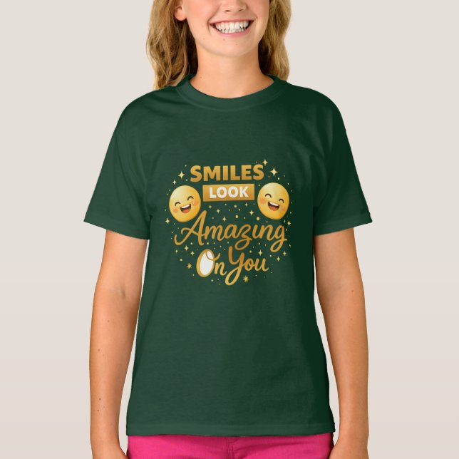 Guld ”Leenden Ser Fantastiska Ut På Dig” Flickor T Shirt (Framsida)