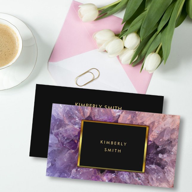 Guld lila ametyst gemstone geode. visitkort (Elegant purple amethyst gemstone, black and gold professional business card.)