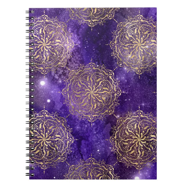Guld & Lila Galaxy Dharma Mandala Mönster Anteckningsbok (Framsidan)