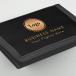 Guld Logotyp & Anpassningsbar Text Business Compan<br><div class="desc">Visa ditt företagsmärke med den här anpassningsbarna tredubbla plånboken med guld logotyp och personlig. Slimmad och professionell,  det är perfekt för företagspersonal,  företagsgåvor eller använda för anställda. Lägg till din runda logotyp för en fet guld och svart design som kombinerar stil med funktioner för alla företag i tillfälle.</div>