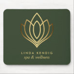 Guld lotus logotyp Grönt | Personlig lägg till dit Musmatta<br><div class="desc">affärskorten för elegant för massagestudios,  massagerapi,  spas eller professionell i hälsa har en illustration av blomman från folie i guld.
Anpassa framsidan med två linjer anpassningsbar grönt i bakgrunden till trendigets jägare med hjälp av mallen.
 Utformning av chicen för alla hälsa-branscher eller helhetsrelaterade hälsoyrken</div>