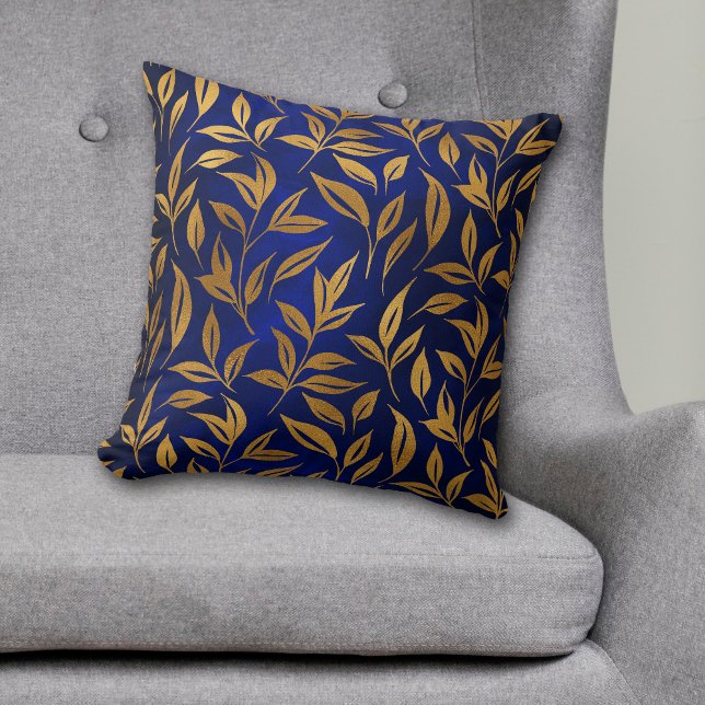 Guld Löv på Royal Blue Glow Dekorativ kudde (Skapare uppladdad)